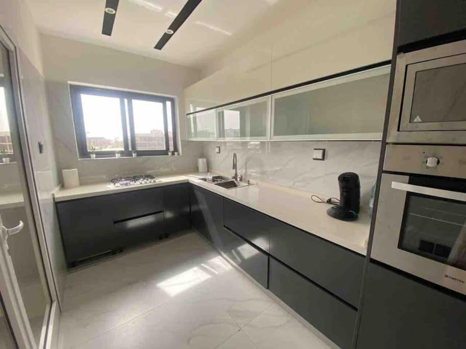 Magnifique Appartement: Luxe Piscine Et Terrasse Aux Almadies Apartment
