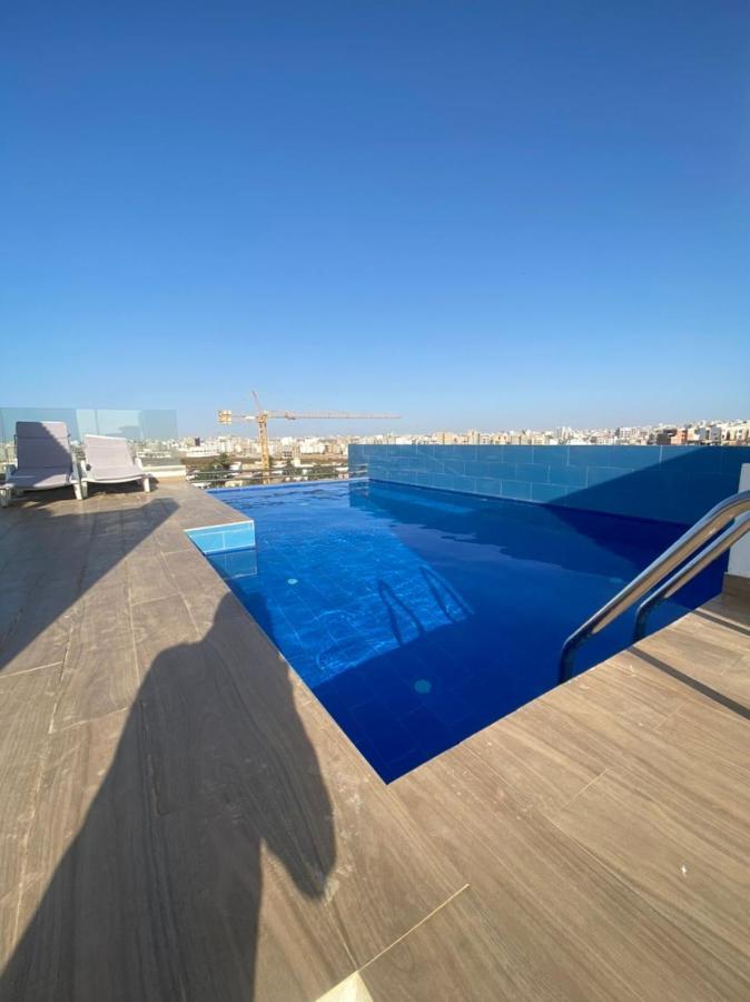 Magnifique Appartement: Luxe Piscine Et Terrasse Aux Almadies * Dakar